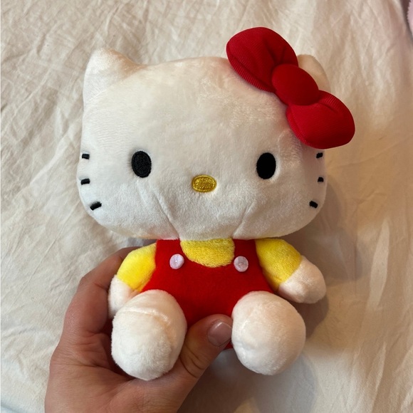 Hello Kitty 6 Inch Plush - Picture 1 of 3